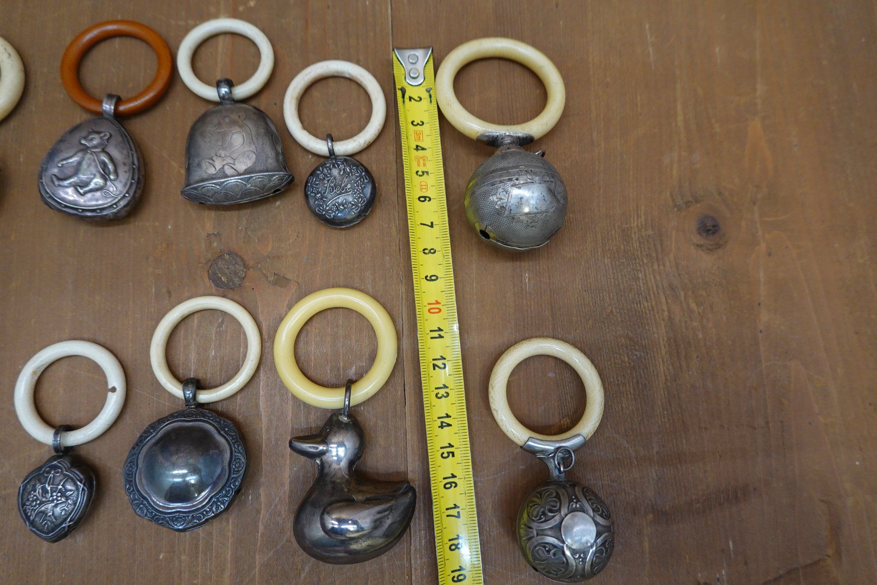 Giocattoli: Sammlung antiker Babyrasseln z.T. Silber – Usato da Trin venduto da evolrof 9