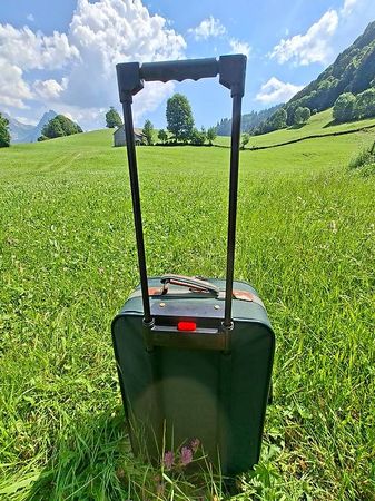Handgepäck-Koffer mit Rollen  gepflegt