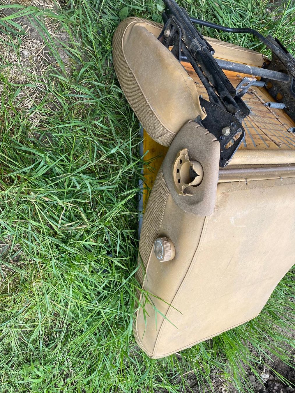 Volvo Toutes les pièces auto: Volvo 240 Sitz 💺 – D'occasion à Aarberg par Jakaro 6