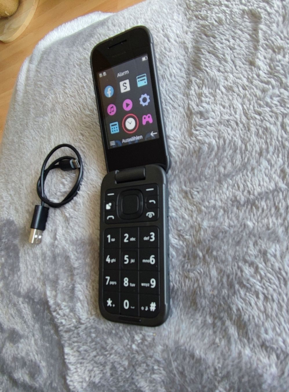 Nokia Telefoni cellulari / Smartphones: Nokia 2660 Flip Dual Sim 4G – Usato da Zollikofen venduto da zar_j67f 4