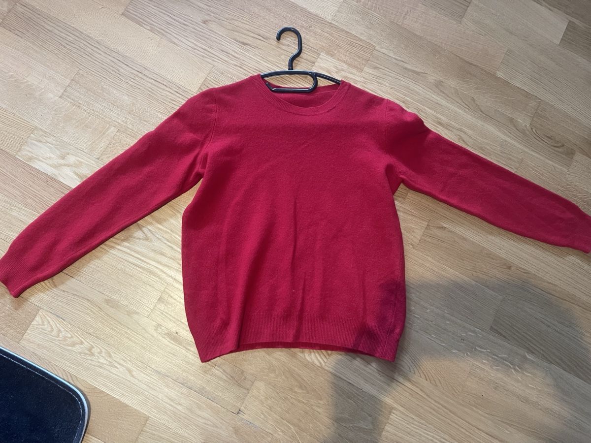 Pulls & Sweat-shirts: Pullover, roter Wollpullover, – D'occasion à Rüschlikon par Lajniii