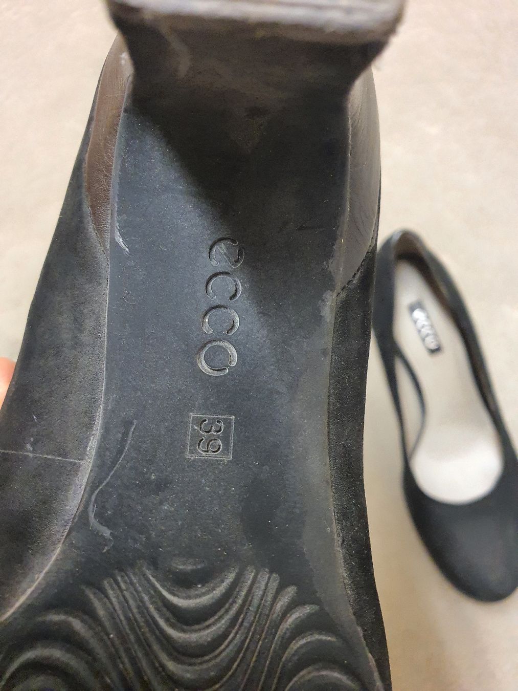 Scarpe da donna: Elegante Ecco Wildleder Pumps, schwarz, Gr. 39 – Usato da Wettswil venduto da myklt 3