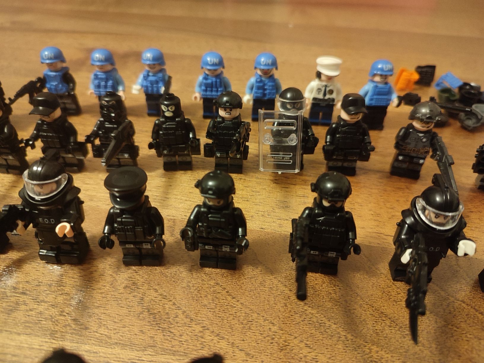 Lego Baukästen: Lot 49 figurines force spécial compatible lego + accessoires – Gebraucht aus Bougy-Villars von Vogue 7