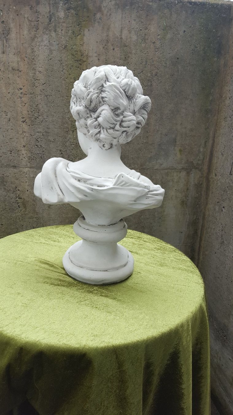 Sculture & Statue: Frauenbüste aus Beton – Usato da Reinach venduto da 3Guggerli 2