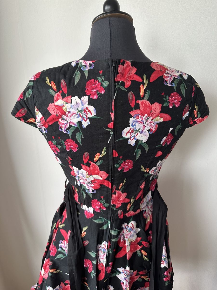 Kleider: Kleid Hell Bunny Blumenmuster schwarz Grösse S – Neu (gemäss Beschreibung) aus Wohlen AG von jes_9c79 3