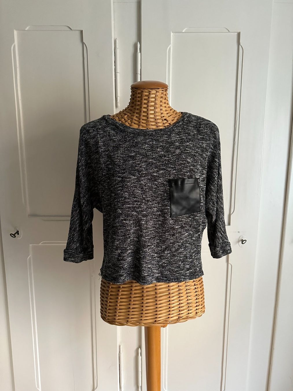 Pullover & Sweatshirts: MIND CODE - Strickoberteil schwarz-weiss meliert S – Gebraucht aus Zürich von Diazaio