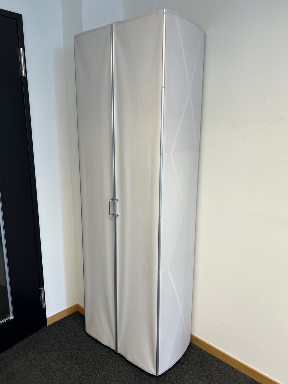 Thut Armadi: THUT Designer-Folienschrank – Usato da Winterthur venduto da FabioReyes 1
