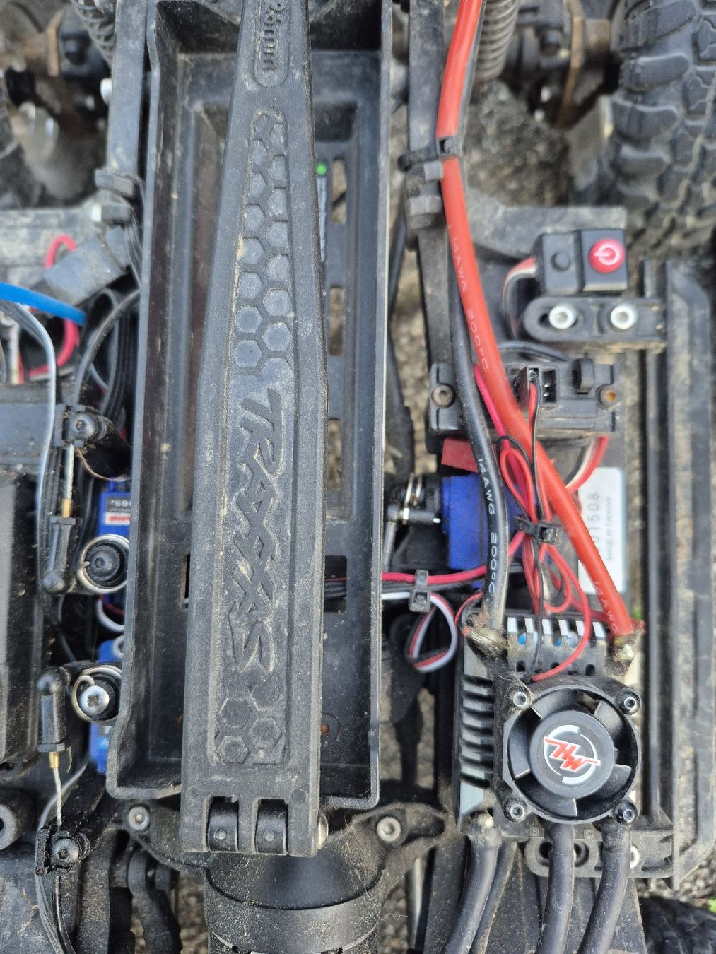 Traxxas Modellismo RC: RC Traxxas Defender  – Usato da Hofstetten SO venduto da Danioli 1