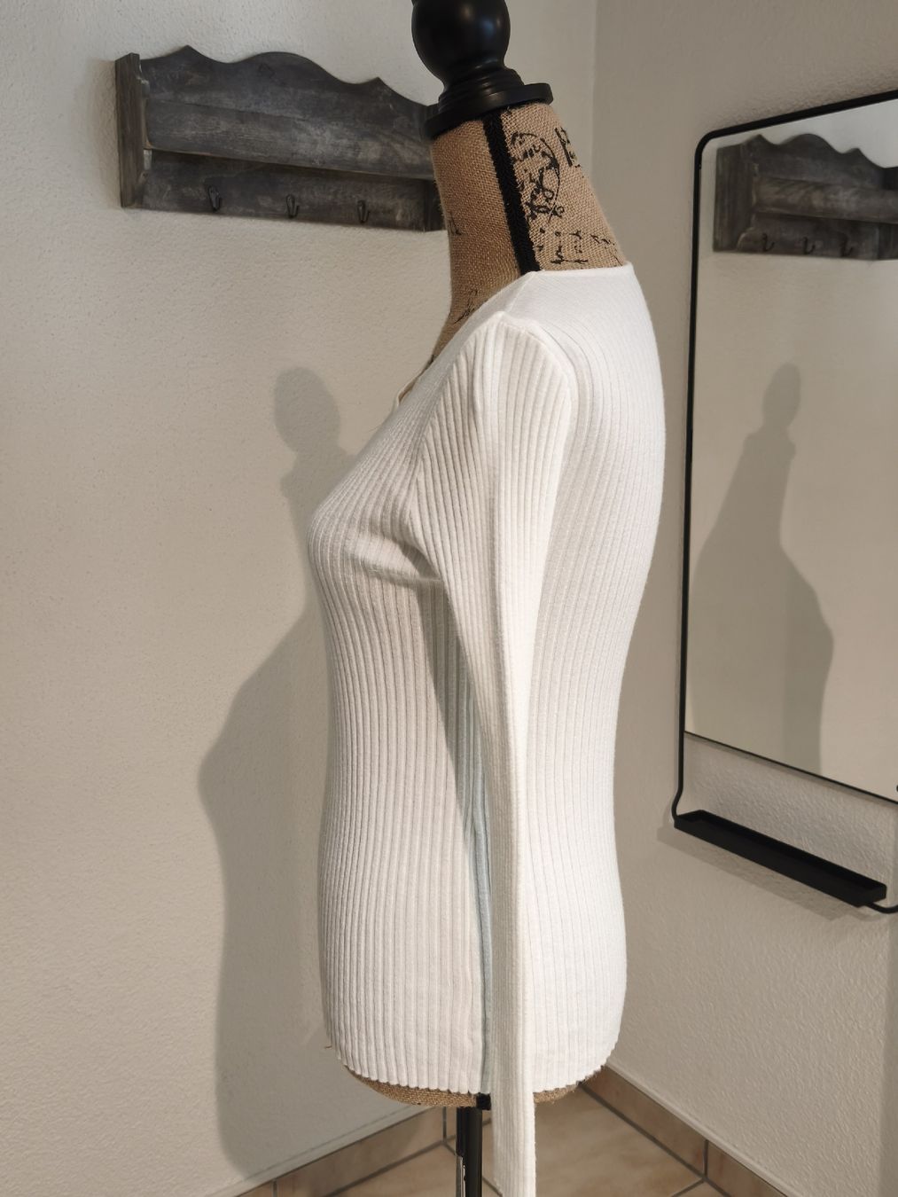 Pulls & Sweat-shirts: Damen Pullover weiss Grösse M mit V-Ausschnitt – Neuf (Voir description) à Emmetten par SecondhandSiska 1