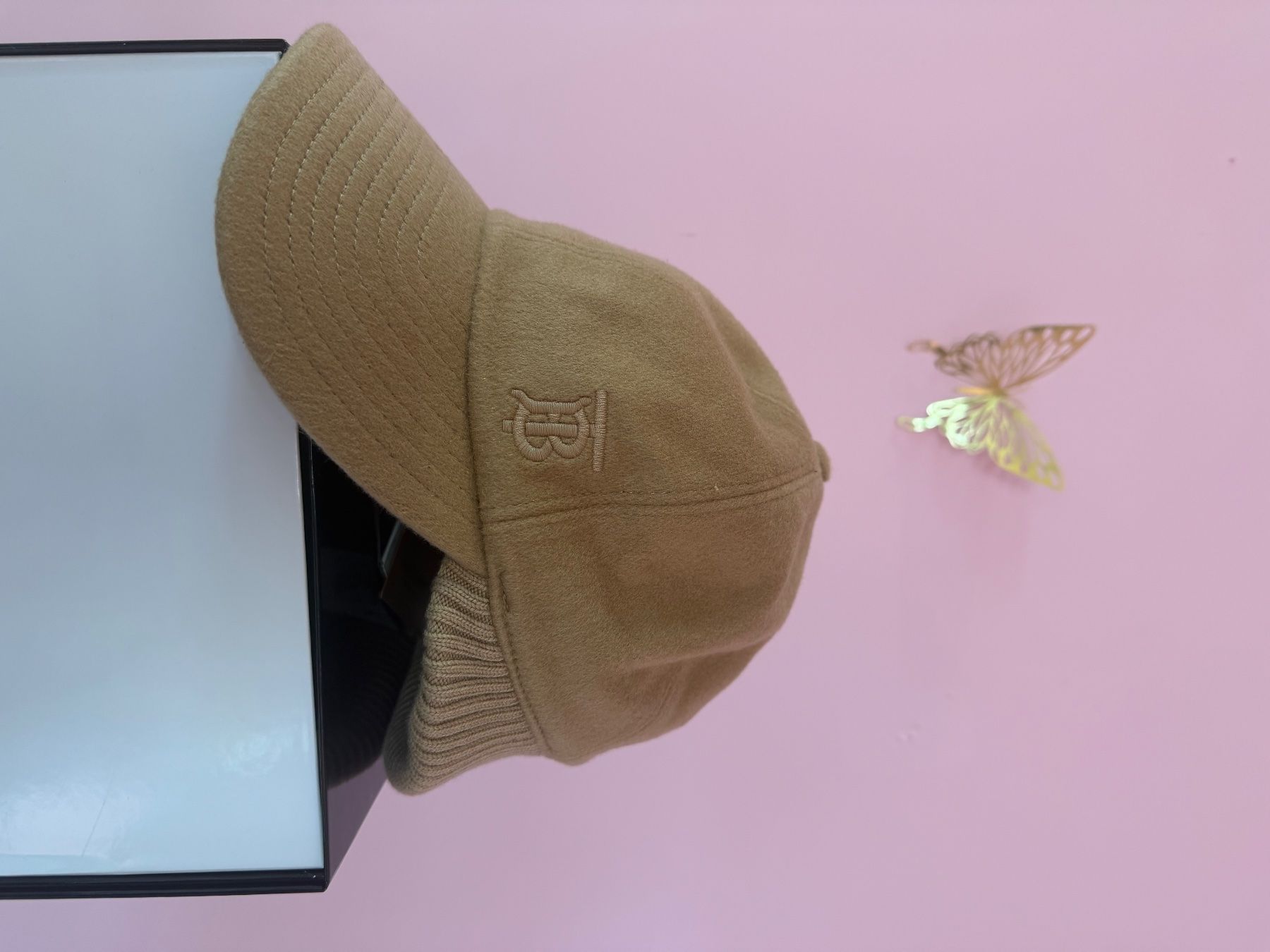 Burberry Altro in  Abbigliamento & Accessori: Burberry Winterkappe neu!! – Nuovo e nell'imballaggio originale da Zürich venduto da SecondhandZurich 2