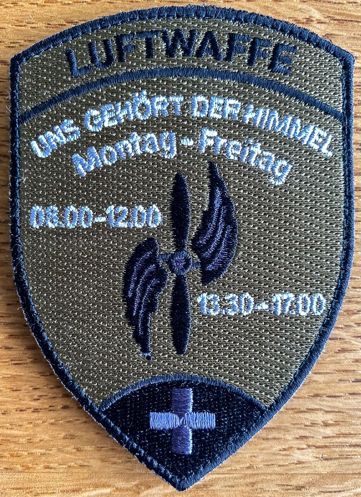 Schweizer Armee Toppe: Schweizer Luftwaffe "Uns gehört der Himmel" Patch tarn – Nuovo (secondo la descrizione) da Bern venduto da mercandante