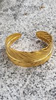 Bracciale rigido dorato effetto piuma regolabile