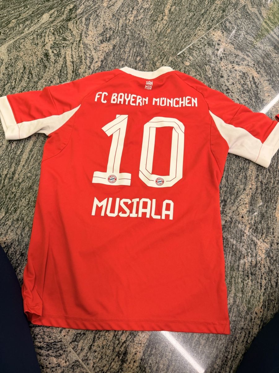 Bayern München Leibchen & Hosen: Fc Bayern Trikot - 5 Stuck – Gebraucht aus Zürich von bri_s9j9 2