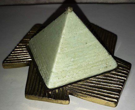 Portacandele: Kerzenplatte mit Pyramiden Kerze Jesch – Nuovo (secondo la descrizione) da Lutzenberg venduto da Pinschi01 1