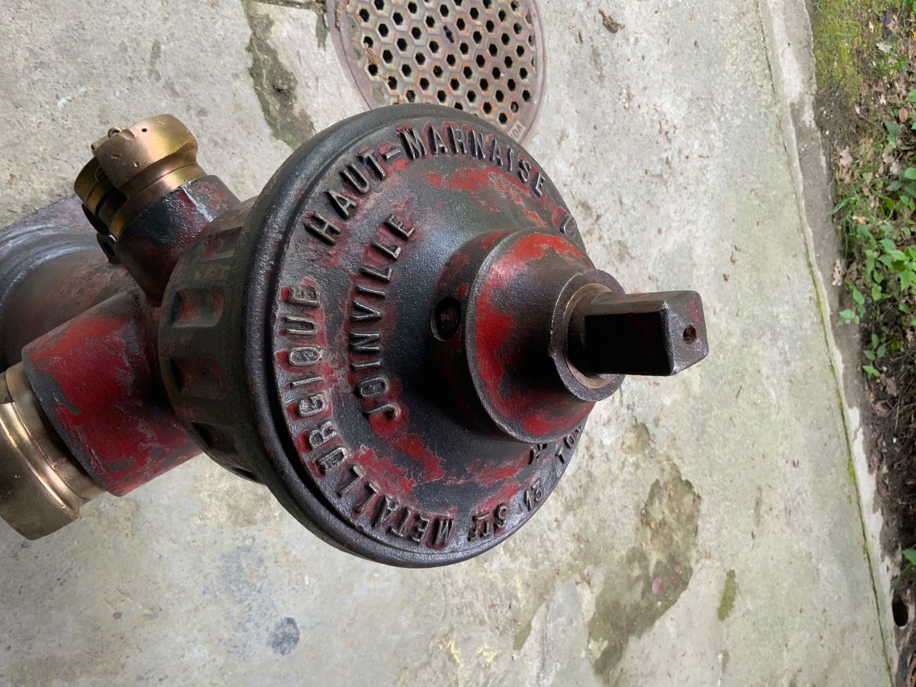 Sculture & Statue: Roter  Guss-Hydrant -Einzigartige Dekoration! – Usato da Willisau venduto da Minali 4