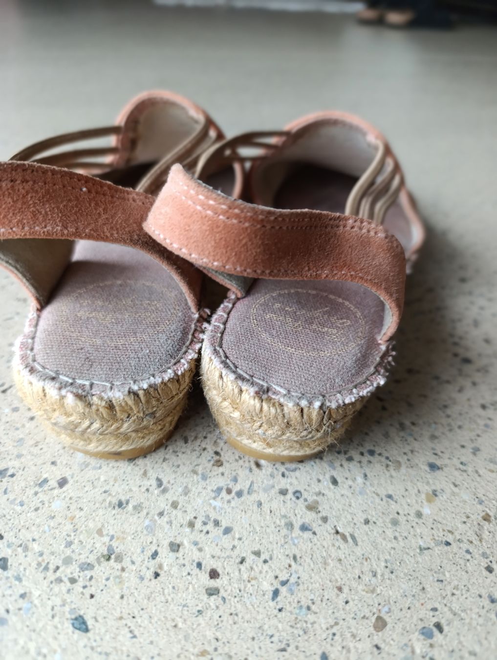 Scarpe da donna: Wildleder Altrosa Keilsandalen – Usato da Thalwil venduto da NiaBee 3