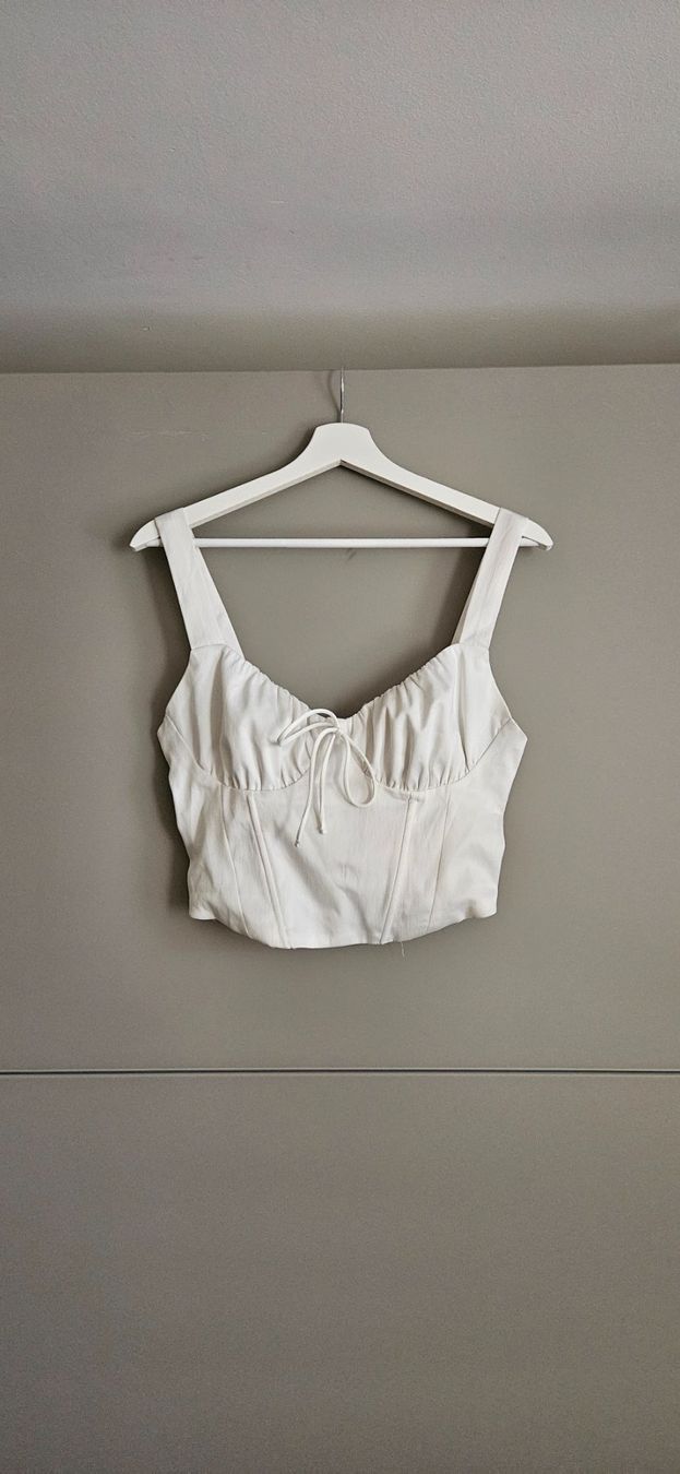 Bershka Tops: Damen Top Weiss Grösse M – Gebraucht aus Birmensdorf ZH von ele_mf8v