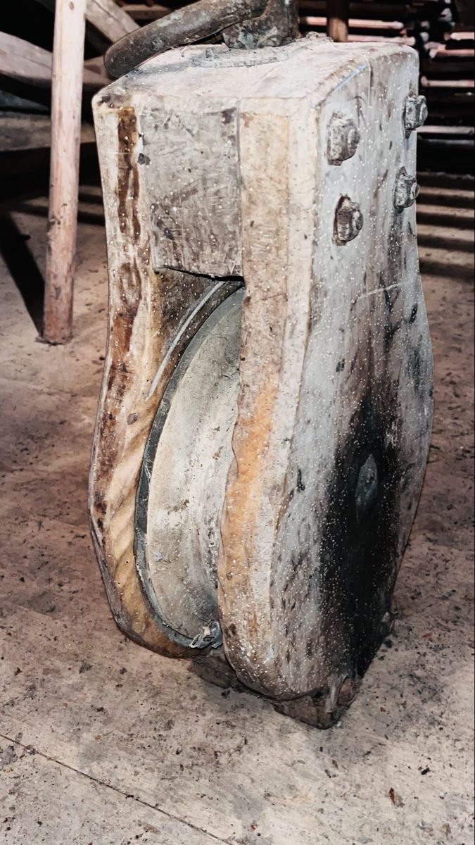 Tutti gli attrezzi: Antike Umlenkrolle, 50x32x14cm – Usato da Niederhünigen venduto da Auschra