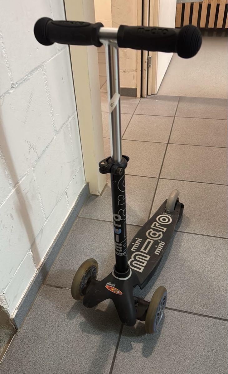 Micro Kickboard: Micro Mini Scooter schwarz - gutem Zustand!!! – Gebraucht aus Dintikon von Micuzzu