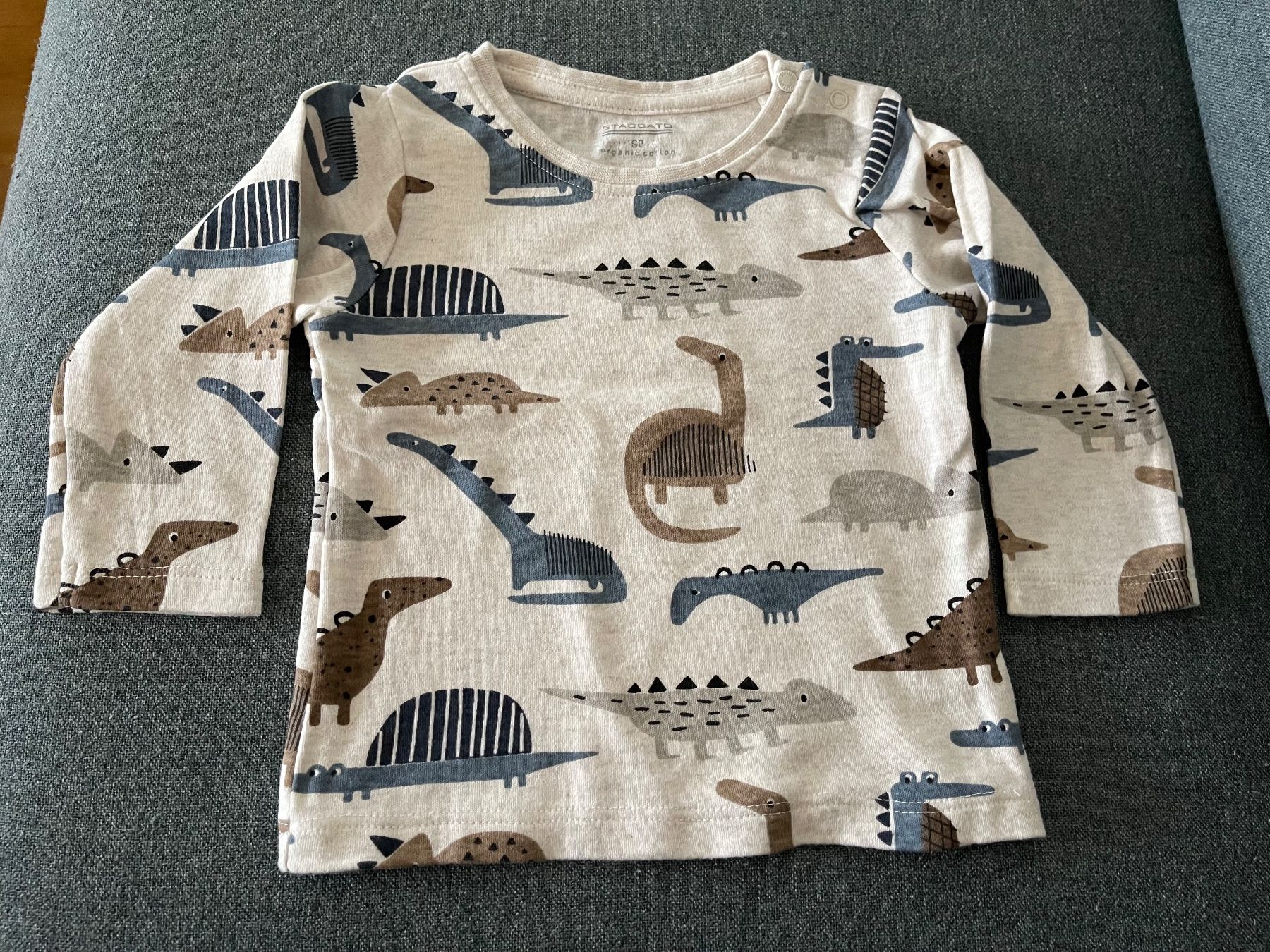 Maglioni & Felpe: Baby Pullover Dino, Staccato, Gr. 62 – Nuovo (secondo la descrizione) da Ehrendingen venduto da abo_p9n6