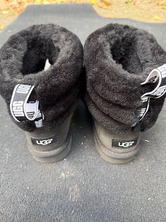 Ugg Scarpe da donna: UGG Classic Mini Fluff Gr. 40 – Usato da Zürich venduto da bil_s7tp 1