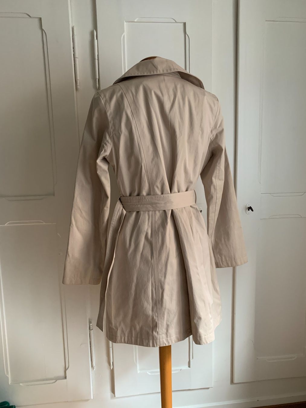 Michael Kors Giacche: MICHAEL KORS - Trenchcoat Jacke beige M – Usato da Zürich venduto da Diazaio 2
