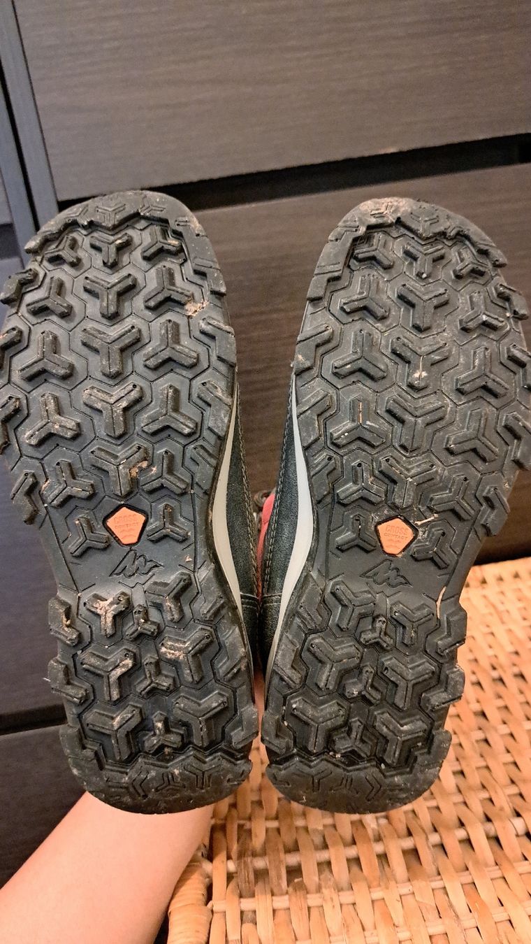Decathlon Scarpe per ragazze: Chaussures de randonnée 34, chaussures de march – Usato da Meyrin venduto da Zahra011 6