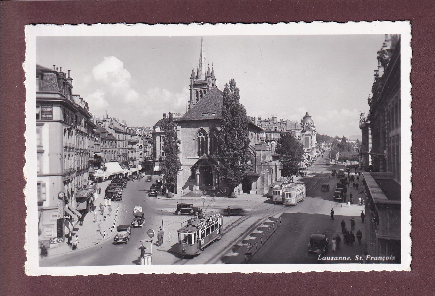 Cartoline postali: LAUSANNE - St. François - Tram et auto – Usato da Pully venduto da nicecards