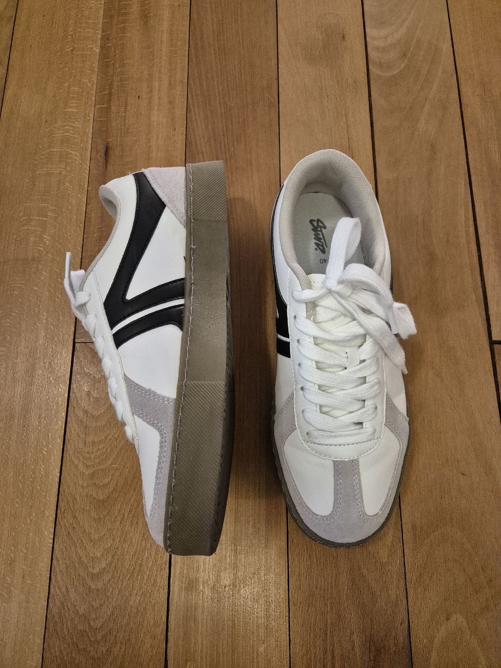 Pull&Bear Herrenschuhe: Sneaker, Pull&Bear, Gr. 40, weiss, wie neu – Neu (gemäss Beschreibung) aus Jona von loalea