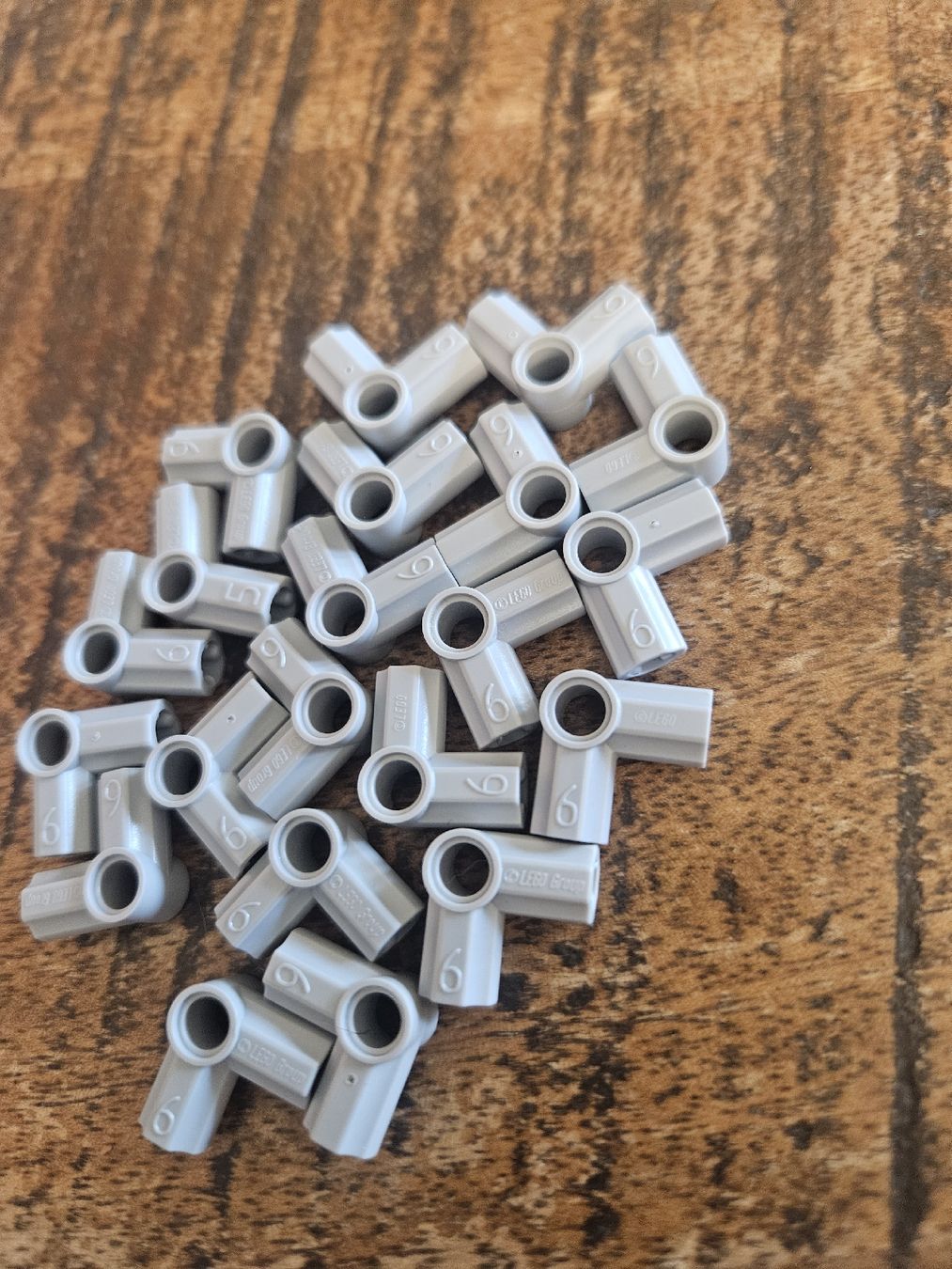 Lego Kit di costruzioni: lego 32014 lot de 20 pièces Light Bluish Gray Technic, Axle – Usato da Confignon venduto da Ecrofigs 1