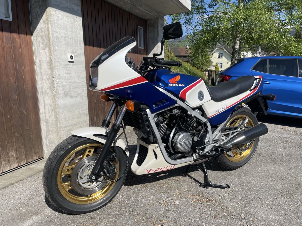 Honda Strada: HONDA VF750F (RC15) – Usato da Gommiswald venduto da M.Jordi