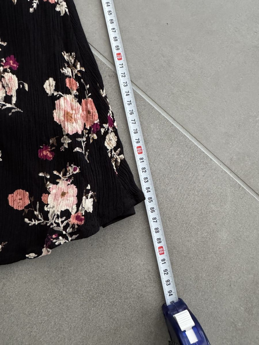 Only Kleider: Kleid ONLY Blumenmuster Schwarz Grösse 34 – Gebraucht aus Frick von Cirilla 2