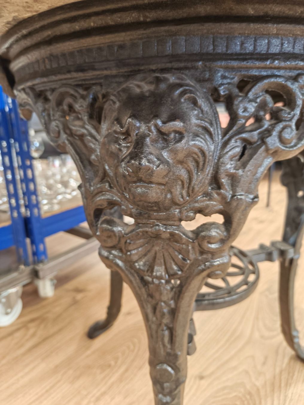 Tavoli: Stein-Metall-Tisch – Usato da Basel venduto da bk_brockibasel 4