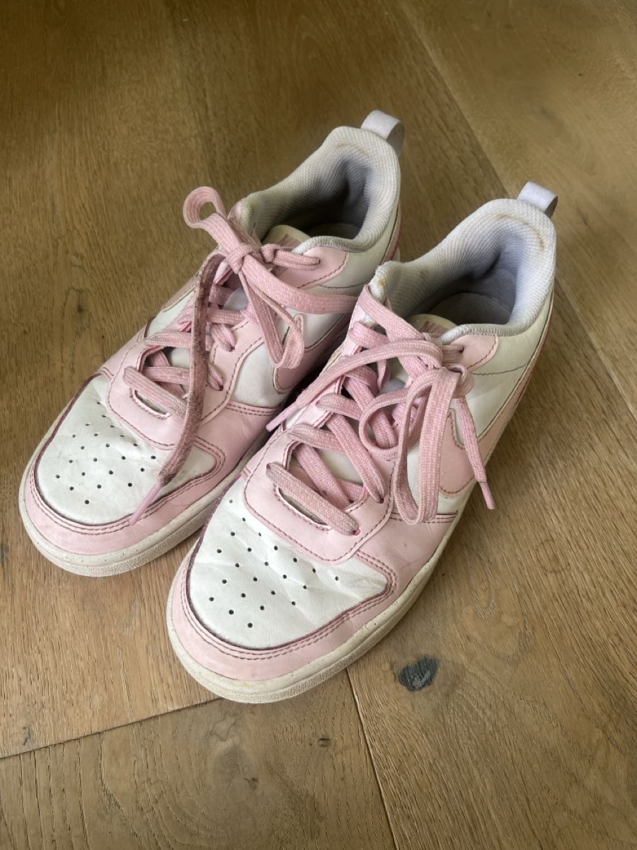 Nike Scarpe da donna: Nike Sneakers Grösse 37.5  – Usato da Emmen venduto da cocowalk 3