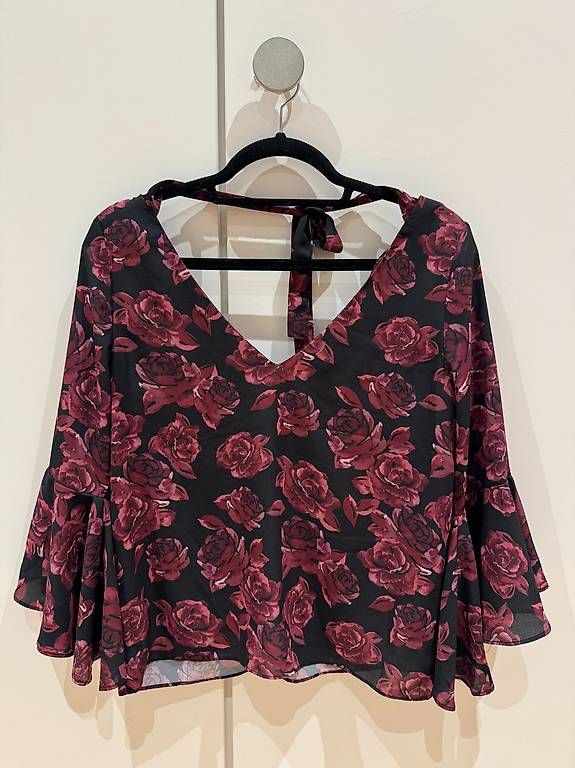 Camicette: Bluse - Gr. 36 - Schwarz mit Rosenmuster – Usato da Effretikon venduto da alicebrunner 1
