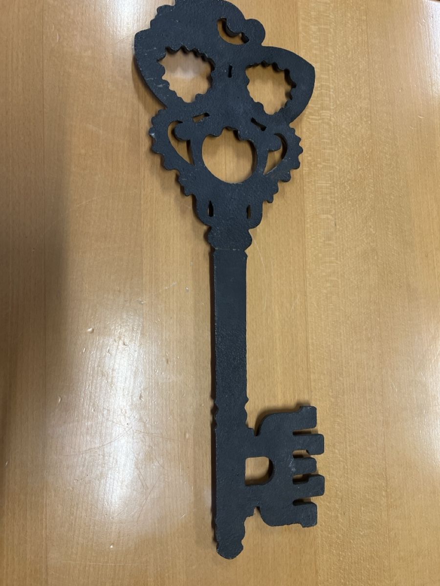 Chiavi: Dekorative, grosse Schlüssel aus Metall, 59cm lang. – Usato da Rorschach venduto da TrendyDeals 4