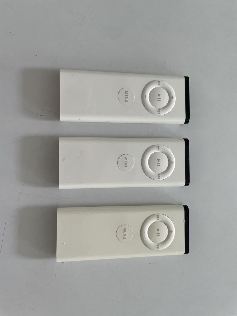 Apple Telecomandi: Apple Remote Fernbedienungen 3Stk – Usato da Basel venduto da car_bgg7