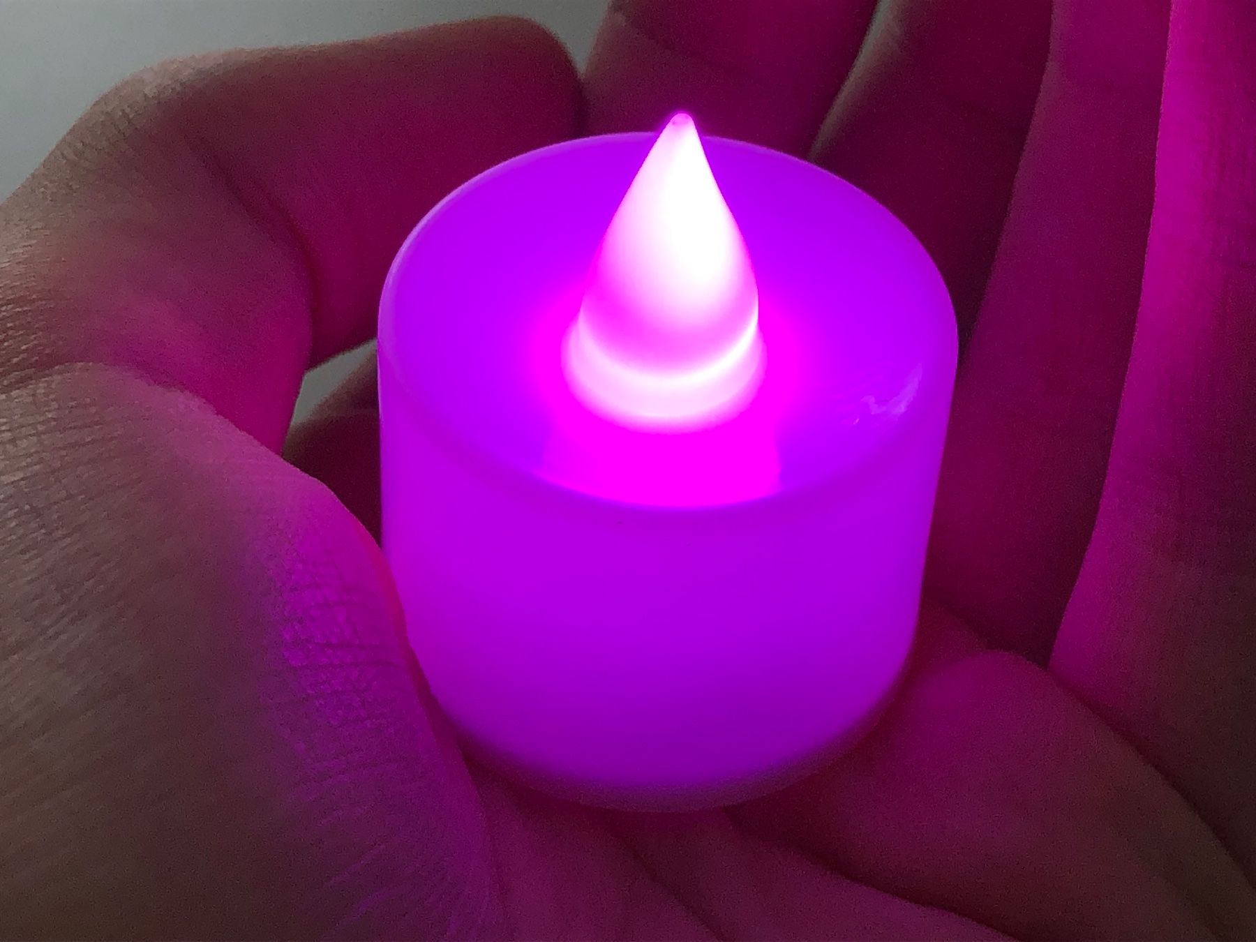 Candele: LED Kerze, mit Flammeneffekt, rosa – Nuovo (secondo la descrizione) da Wettingen venduto da Chnoelleli