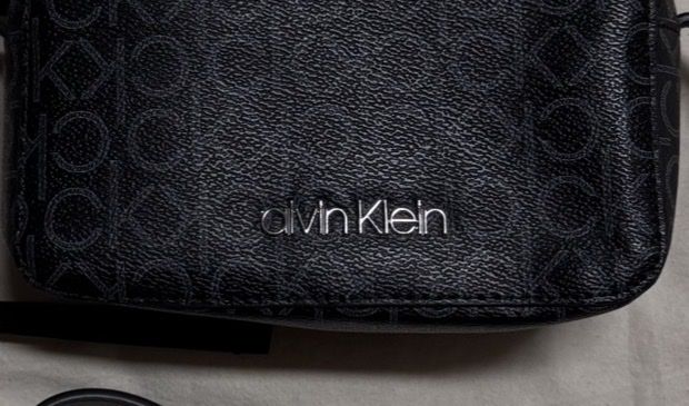 Calvin Klein Sacs femmes: Calvin Klein Monogram Tasche – D'occasion à Sissach par jameliagr 3