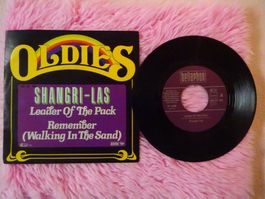 SHANGRI-LAS ** LEADER OF THE PACK ** REMEMBER ** EXCELLENT