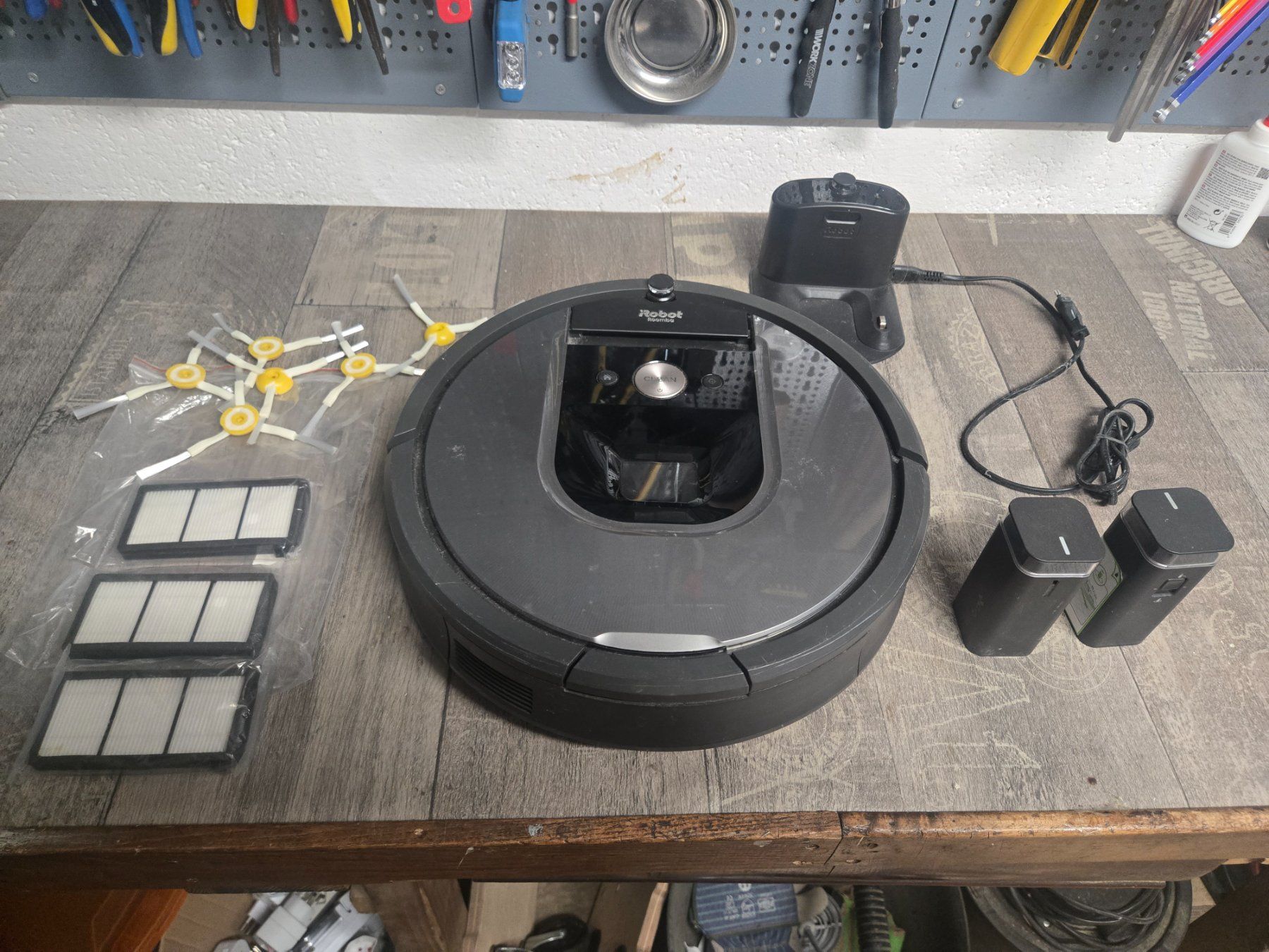Irobot Aspirapolveri & Accessori: Irobot Roomba 960 + accessoires + pièces de rechanges – Usato da Crémines venduto da Blakedrake