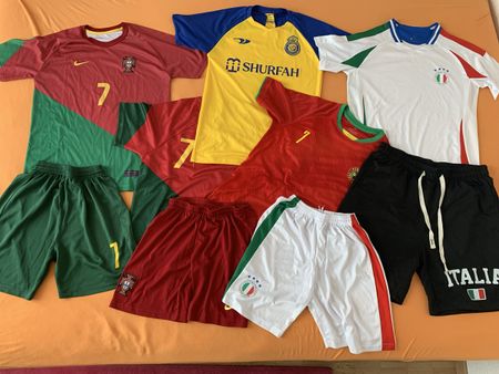 Lots de maillots et shorts de football