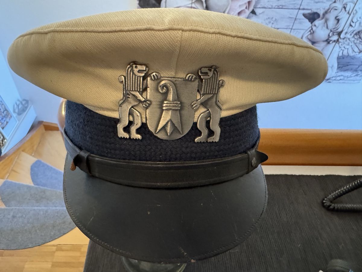 Copricapi, berretti & cappellini: Polizei schirm mütze basel – Usato da Zunzgen venduto da milesdavis76 4