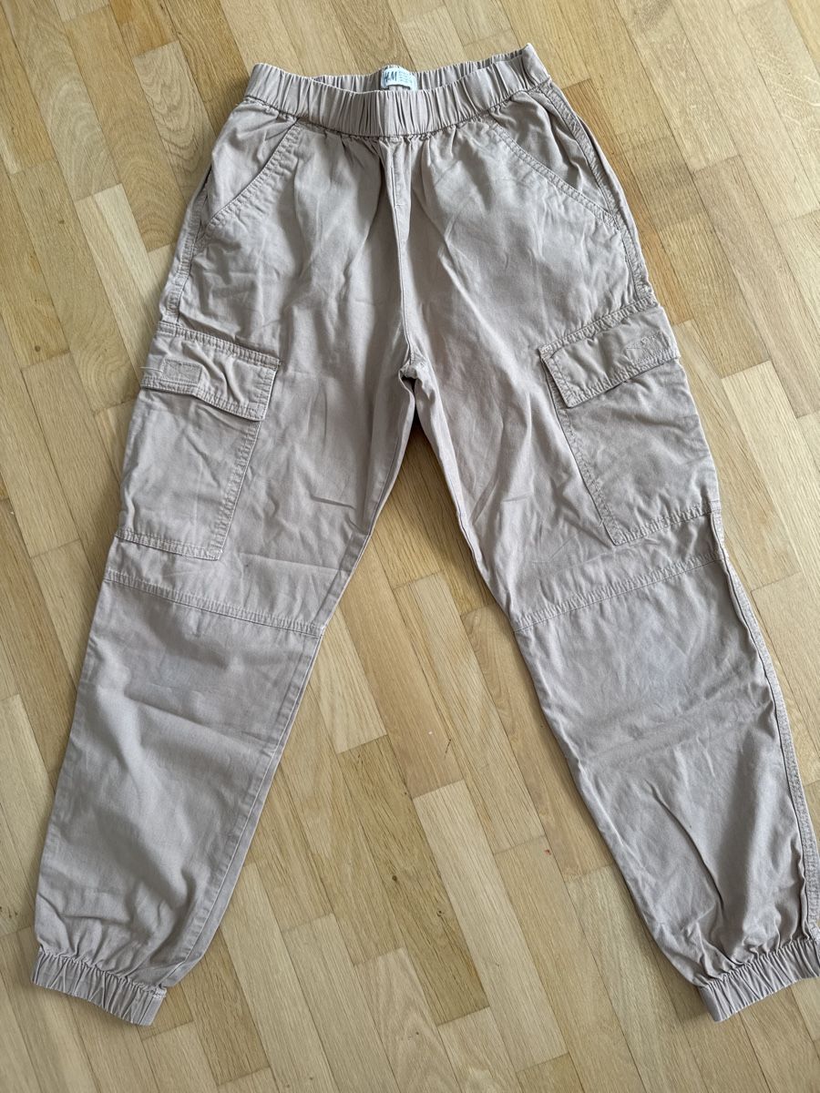H&M Hosen: H&M Cargo Hose, Beige, Gr. 152 – Gebraucht aus Wettingen von Mary13
