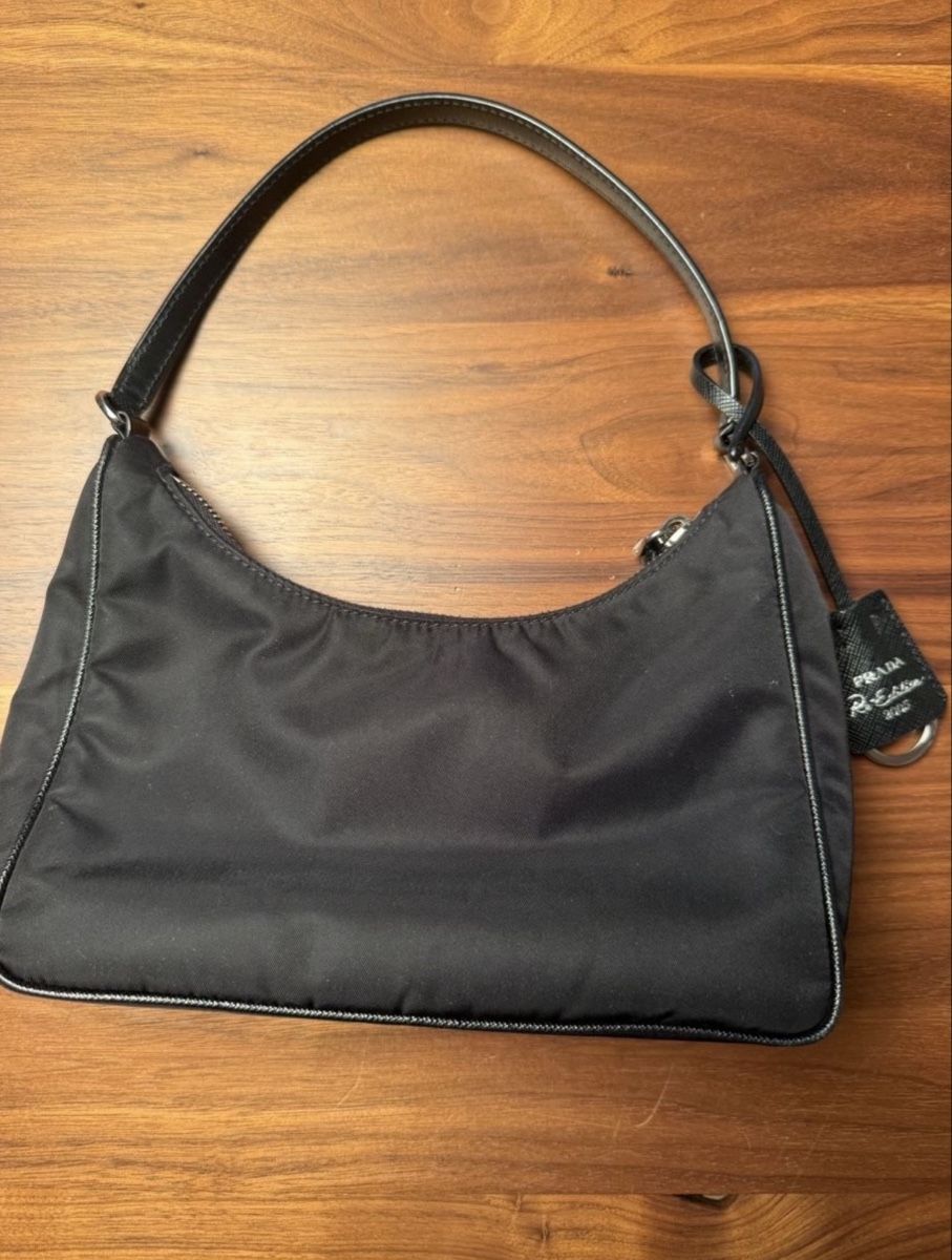 Prada Sacs femmes: Prada Re-Edition 2005 Mini Bag – Neuf (Voir description) à Solothurn par milena_03 2