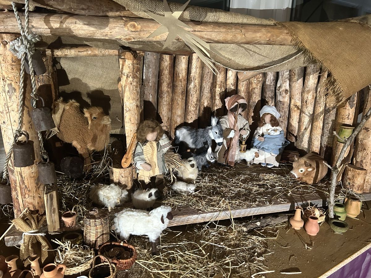 Tutte le decorazioni: Krippe mit sehr vielen Figuren – Usato da Niederhasli venduto da betscharten 6