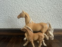 Schleich Pferdefamilie – Stute und Fohlen