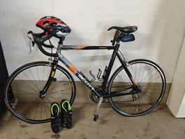 Scott 909 Rennvelo mit Helm und Schuhen Grösse 44