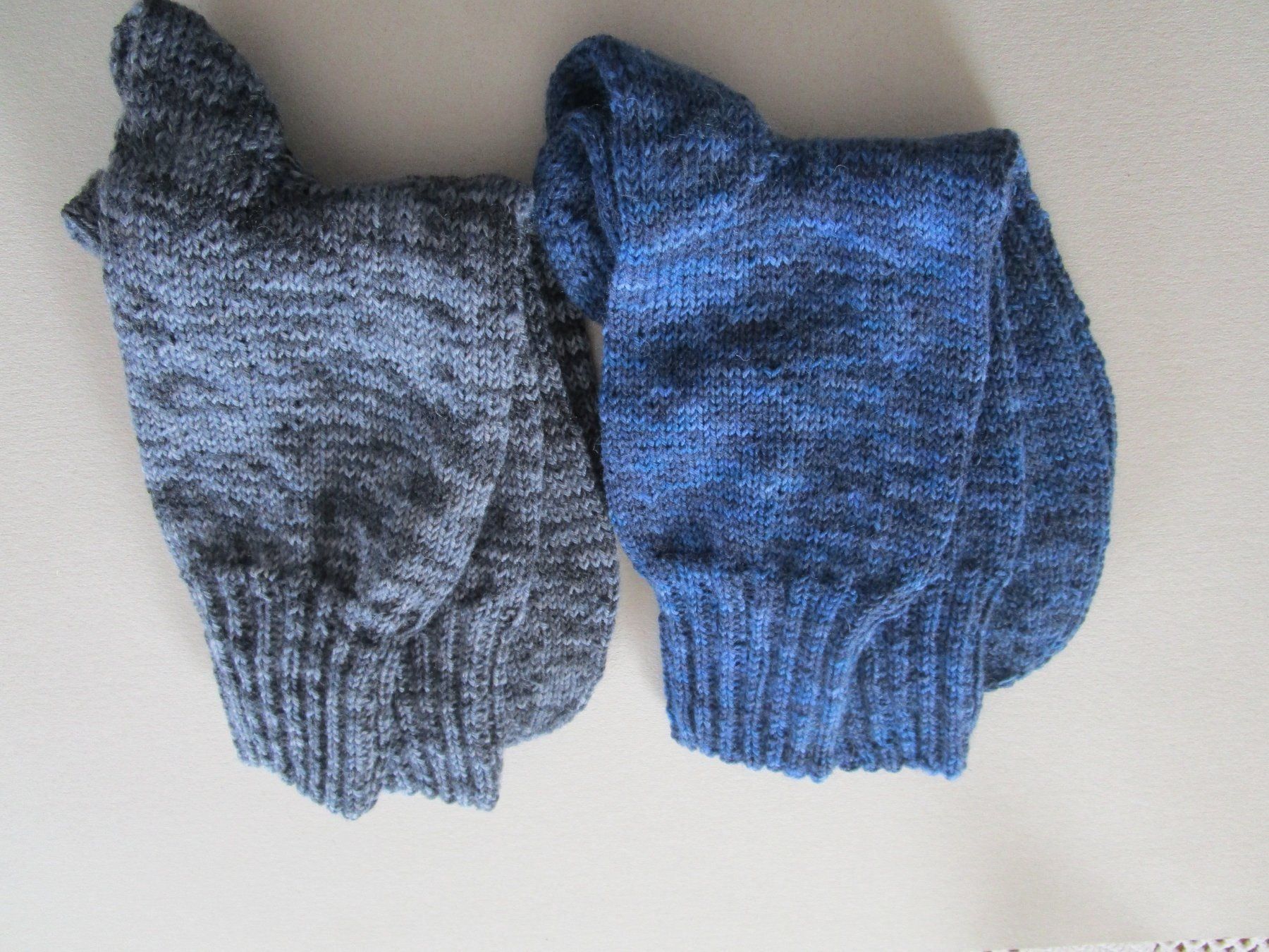 Calze: handgestrickte Socken Gr. 43, 2 Paar – Nuovo (secondo la descrizione) da Ursenbach venduto da gruenblau 1