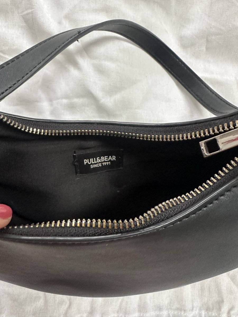 Pull&Bear Borse da donna: Sac à main Pull&Bear noir – porté épaule – Usato da Evilard venduto da emi_r7lr 2